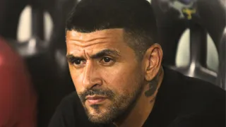 Lucho fala em “caos” e sobre possível arrependimento de assumir o Athletico