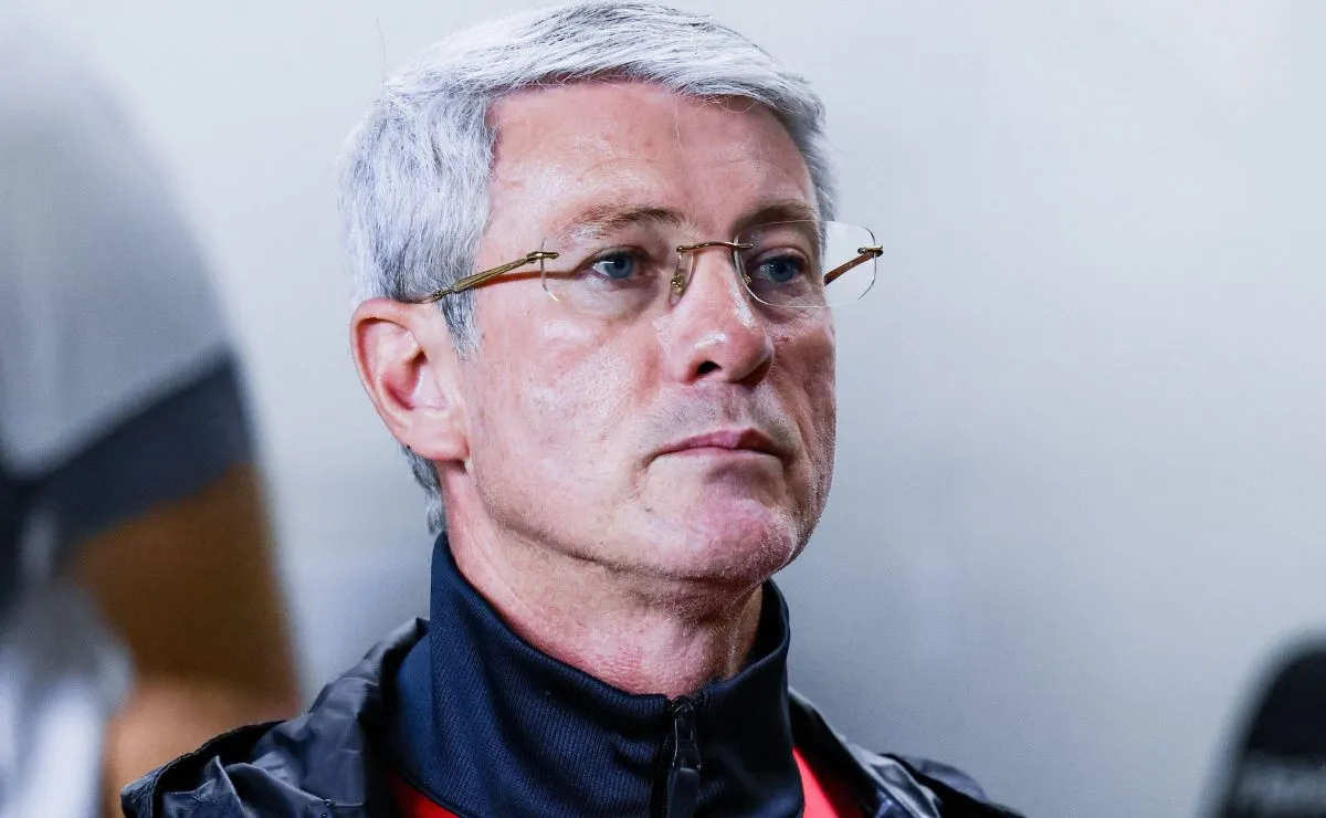 Odair Hellmann, técnico do Athletico, durante partida pelo Campeonato Brasileiro.