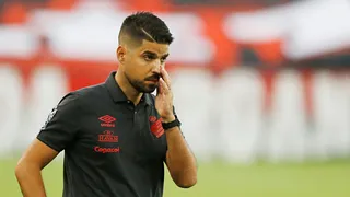Técnico do Athletico critica gramado do Cianorte e vê derrota como aprendizado