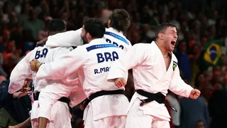 Rafaela Silva decide e Brasil conquista bronze inédito por equipes mistas