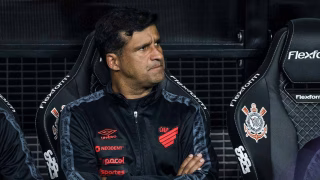 “Continuamos vivos”, confia Wesley sobre Athletico na Libertadores 2024