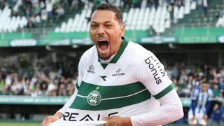 No estilo ‘saber sofrer’, Coritiba bate Avaí e é vice-líder da Série B