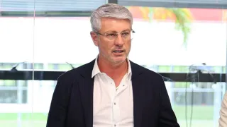 Odair Hellmann explica motivo para aceitar o Athletico e agradece a Petraglia