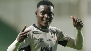 Imparável! Athletico vence sexto jogo seguido, mas segue fora do G4