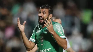 Coritiba faz proposta para renovar com zagueiro Luciano Castán