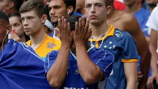 Erros levaram torcedor do Cruzeiro ao desespero e Série A termina com desastre no Mineirão