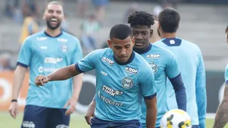 Coritiba testa opções para substituir Warley no Atletiba; veja o possível time
