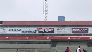 Paraná instala placa de torcida de esquerda, Gralha Marx, na Vila Capanema