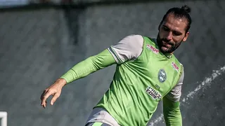 Léo Gamalho volta aos treinos após Covid-19; uruguaio pode estrear
