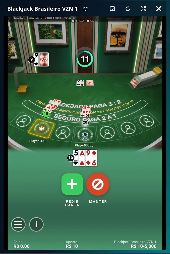 Cartas distribuídas na mesa de blackjack somando 15 para o jogador.