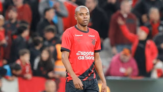 Fernandinho questiona pênalti do Flamengo, mas acredita em virada do Athletico