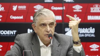 Petraglia detona Cuca após saída do Athletico: “Nos usou e depois nos traiu”