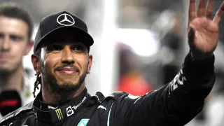 Hamilton revela gama de emoções e sonho de infância em acerto com a Ferrari