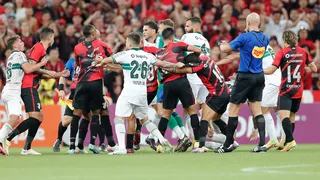 Atletiba termina com empate e pancadaria dentro de campo