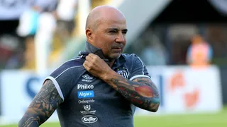 Argentino, tatuado, anda de bicicleta e lidera o Campeonato Brasileiro