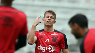 Após um ano sem jogar, Athletico empresta João Pedro para clube do interior do Paraná