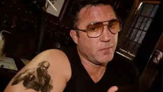 Estrela do UFC cumpre promessa e tatua rosto de Anderson Silva