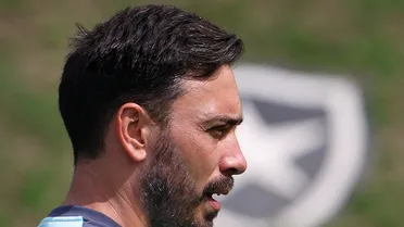 Ex-Athletico, goleiro rescinde com clube inglês para reforçar o Botafogo