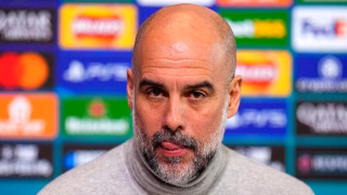 Guardiola mira volante dispensado pelo Barcelona para reforçar o City