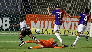 Paraná x Figueirense: refém dos próprios erros, Tricolor fica muito a perigo