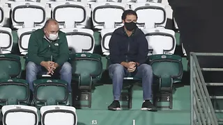 Sinal vermelho no Coritiba. Diretoria é inexperiente, teimosa e corajosa