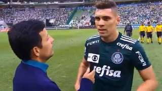 Camisa 10 do Palmeiras detona árbitro após cartão em comemoração: “Vergonha”