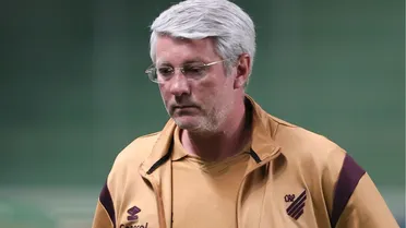 Odair protege zagueiro do Athletico após erro: “Vai aprender na dor”