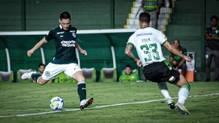 Goiás supera o América-MG em duelo de rebaixados do Brasileirão