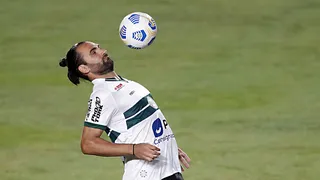 Artilheiro, Léo Gamalho caminha para repetir no Coritiba feitos antigos