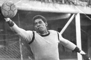 Jairão segura a bola de capotão. Só pra rimar.
