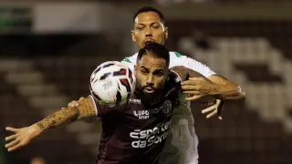 Coritiba tem “apagão” no segundo tempo e desperdiça chance de liderar a Série B