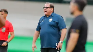 Vaiado em vitória do Coritiba, Guto Ferreira minimiza críticas e pede apoio da torcida