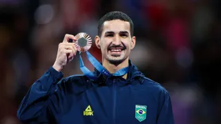 Edival Pontes supera espanhol e conquista medalha de bronze no taekwondo