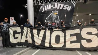 Torcedor do Corinthians, Charles do Bronx recebe apoio da Gaviões da Fiel antes do UFC 262