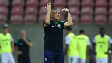 Treinadores da dupla Atletiba tentam melhorar os seus times no sufoco