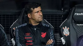 “Continuamos vivos”, confia Wesley sobre Athletico na Libertadores 2024