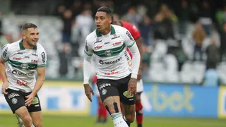 Athletico conquista bom resultado pelas circunstâncias e Coritiba respira em casa