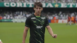 Após voo perdido e primeiras chances, Galarza tenta se firmar na vaga de Andrey