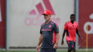 Internacional anuncia a demissão do técnico Mano Menezes