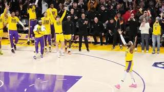 LeBron James supera Abdul-Jabbar e se torna o maior pontuador da história da NBA