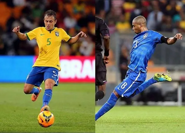 Rafinha e Fernandinho no amistoso do Brasil com a África do Sul (crédigo: Jefferson Bernardes / Vipcomm)