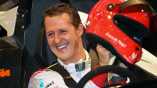Michael Schumacher viaja de helicóptero por motivo nobre