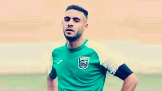 Jogador de futebol morre após pancada na cabeça durante partida