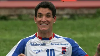 Revelado pelo Paraná, Thiago Neves anuncia aposentadoria do futebol
