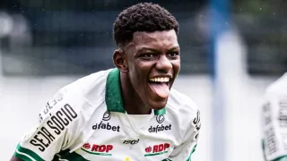 Flamengo mira joia do Coritiba apelidada de “Pogba brasileiro”