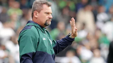 Em pior sequência, Fábio Matias cobra elenco no vestiário do Coritiba