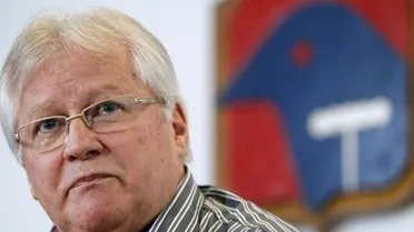 Enquete – Diante da crise generalizada, o presidente do Paraná deveria renunciar?