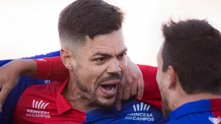 Paraná Clube dá presente para as mães com goleada e fica a dois jogos do acesso