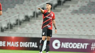 Nico Hernández renova contrato por mais um ano com o Athletico