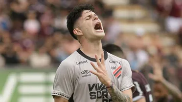 Athletico perde destaque da defesa, e torcida pede saída de Zapelli